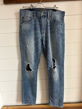 Men’s American Eagle Light Wash Distressed Jeans slim taper 32x30